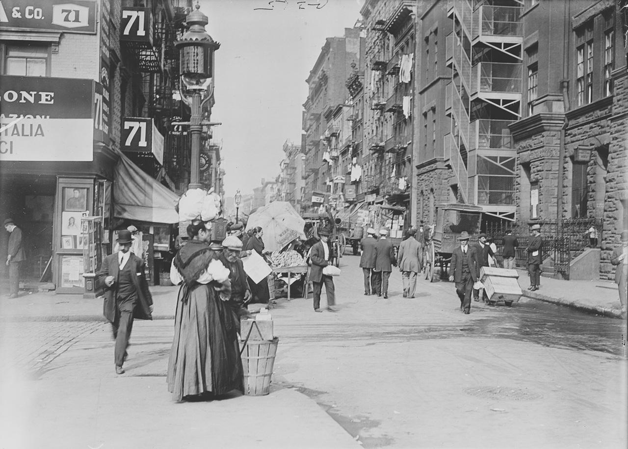 mulberry-street-in-little-italy-circa-1900