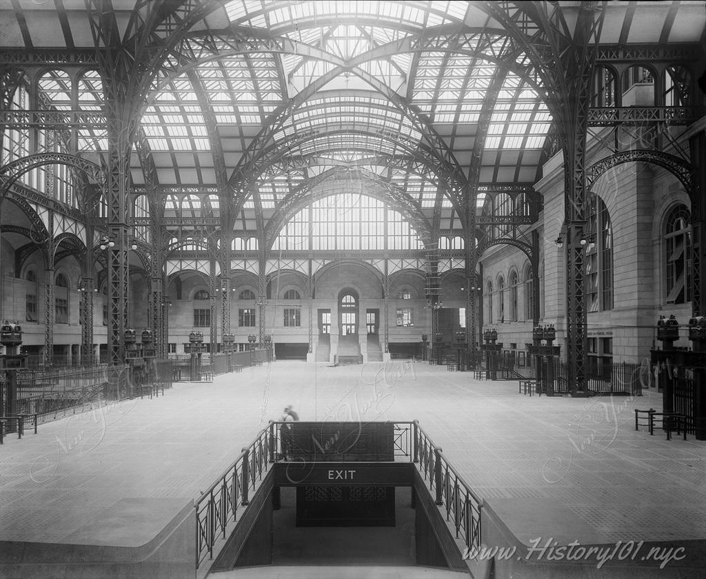 A photograph which illustrates the great style, symmetry and lighting of Penn Station's Main Concourse.