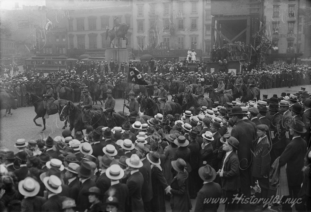 Photograph of military procession at Union Square drumming up support and enlistments for World War 1.