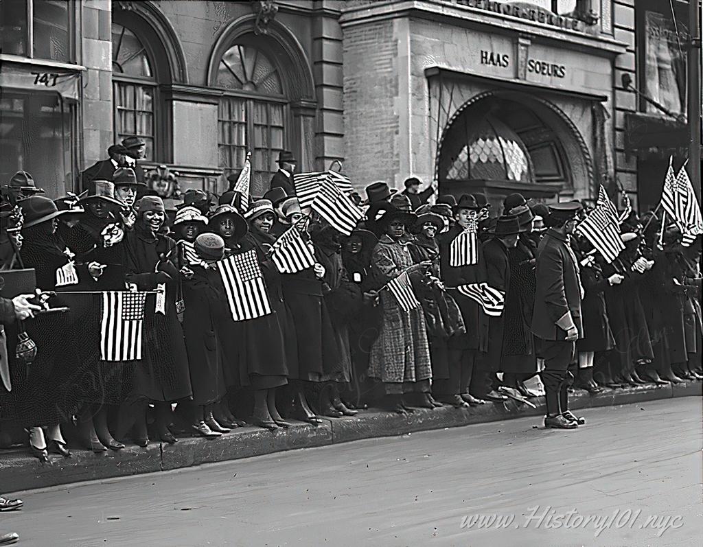 Photograph of crowds waiting for the parade of the famous 369th Infantry (Harlem Hellfighters).