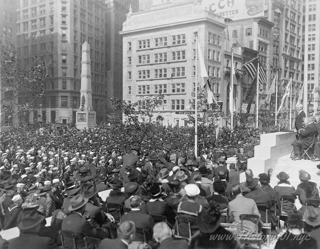 Vice President Thomas R. Marshall speaking for the 4th Liberty Loan at the Altar of Liberty in Madison Square on the opening day of the drive.