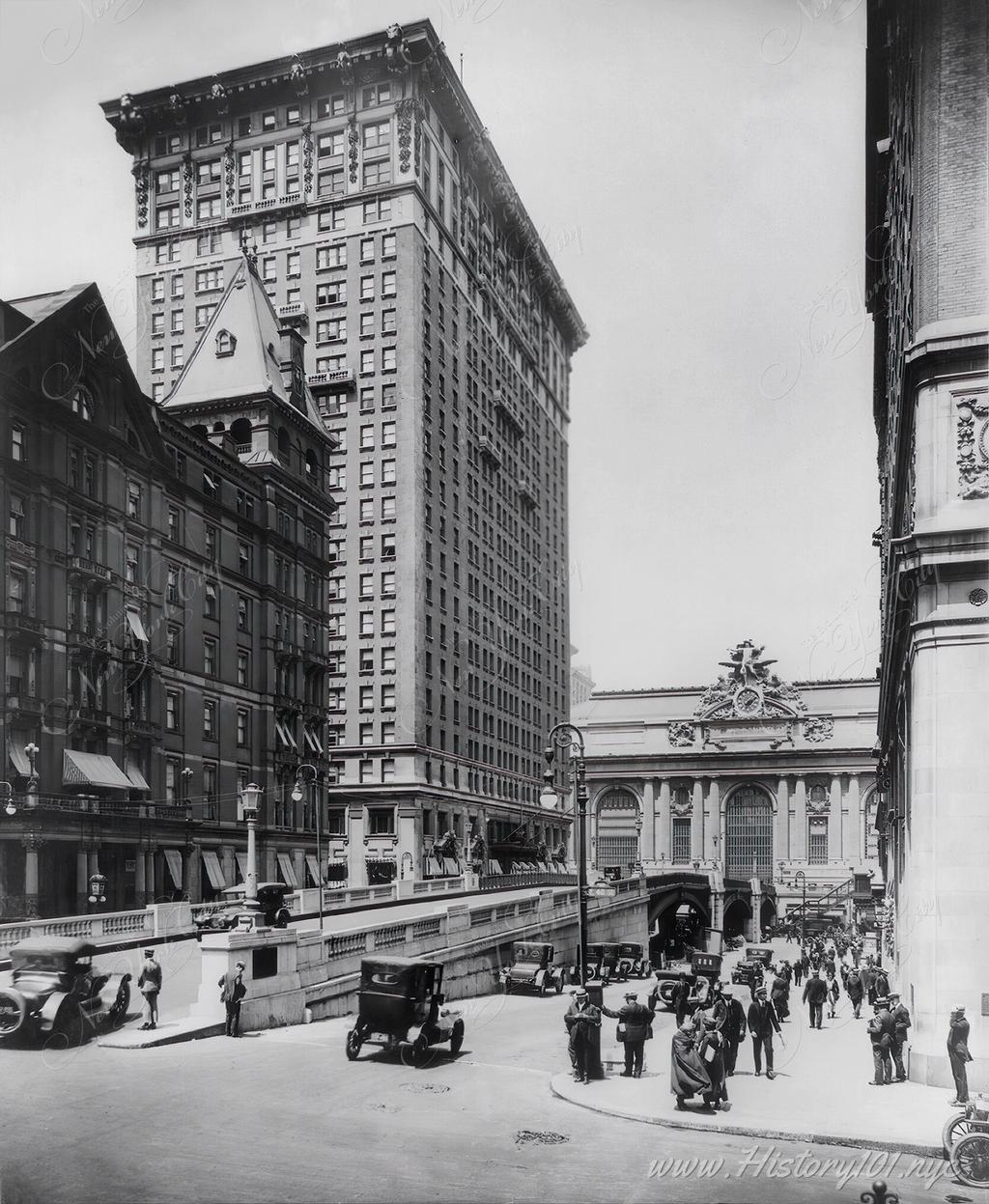 Photograph of Grand Central Station with the Park Avenue Bridge in foreground and the Station's facade in background.