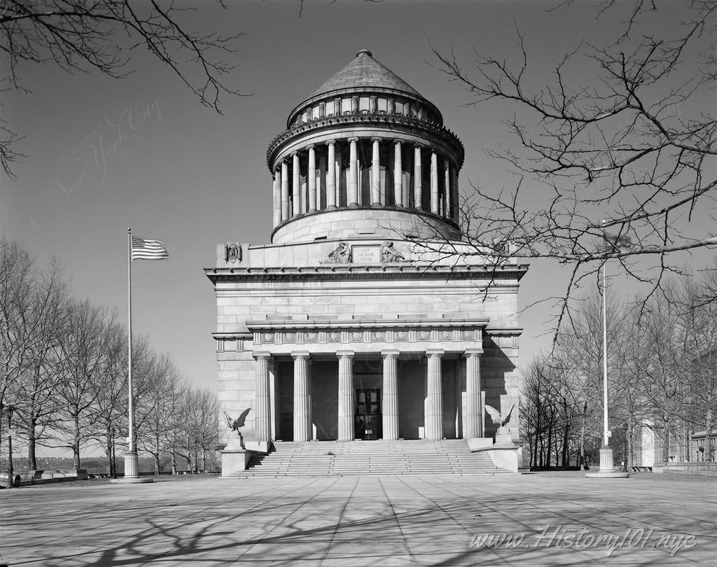 Photograph of Grant's Tomb on a winter's day.