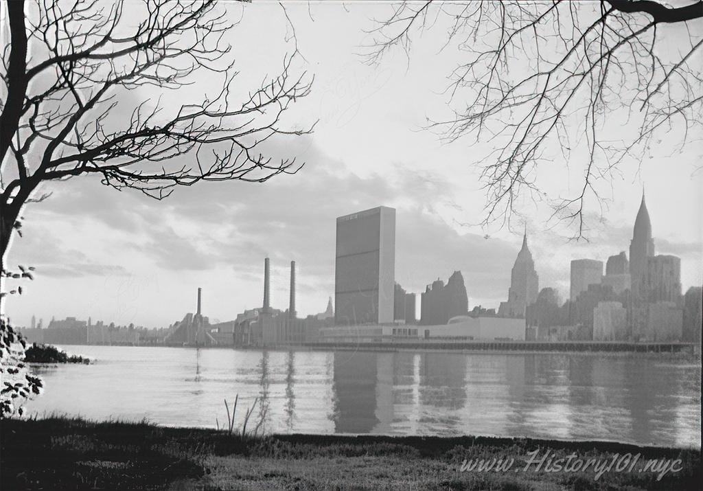 Photograph of Midtown Manhattan's skyline taken from Roosevelt Island.
