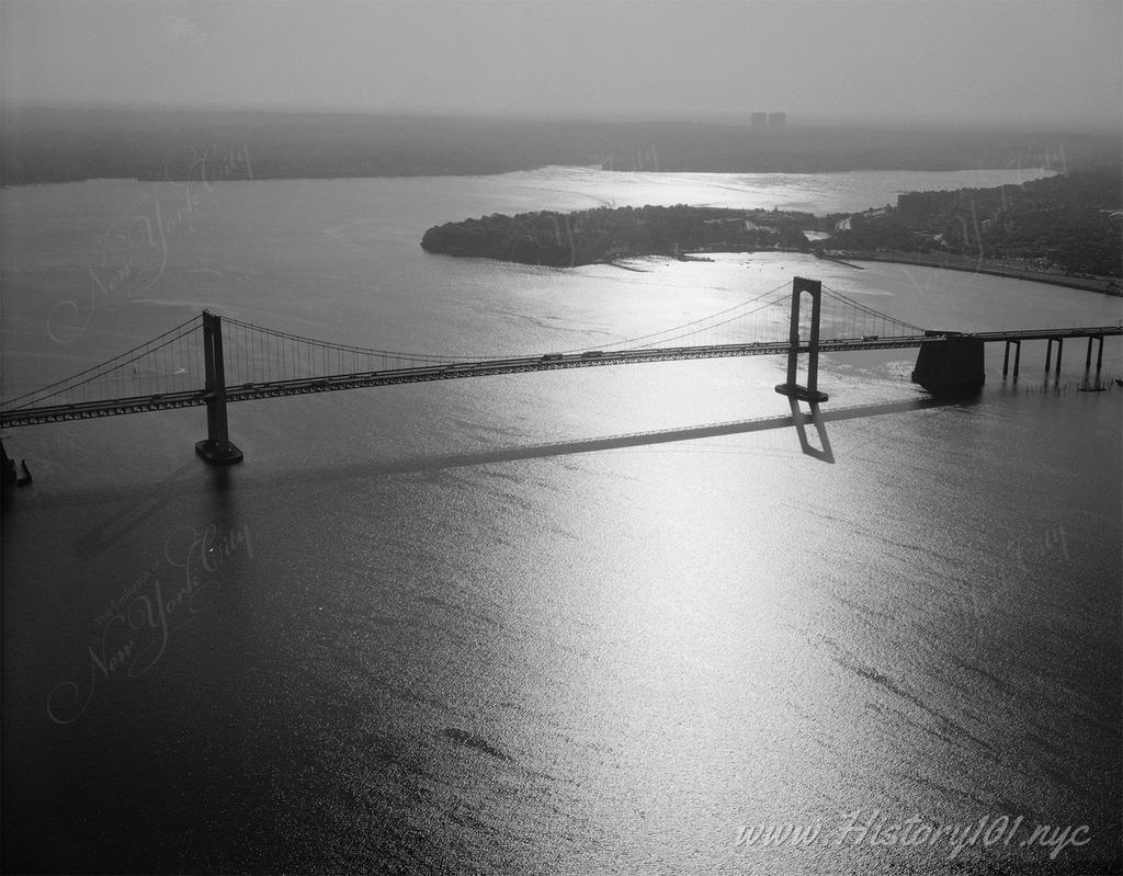 Aerial photograph of Throgs Neck Bridge, spanning the East River from Queens to the Bronx.