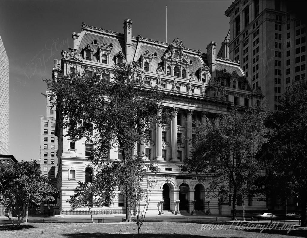 Photograph of Surrogates Court, located at 31 Chambers Street in lower Manhattan.