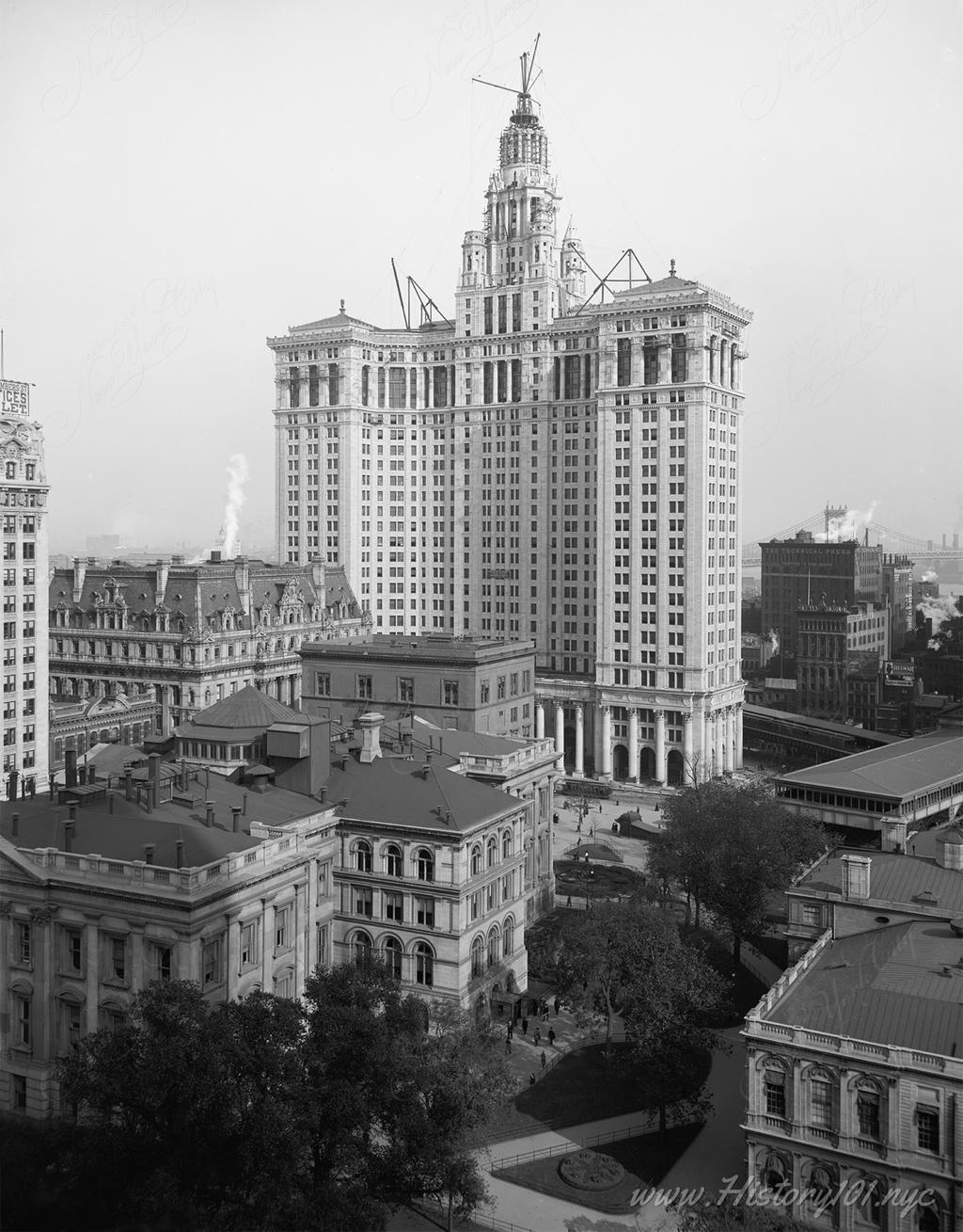 Aerial photograph of the new Municipal Building in its final phases of construction.